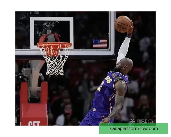 詹姆斯高效轰下14中13表现惊艳杜兰特称他能再打四到五年